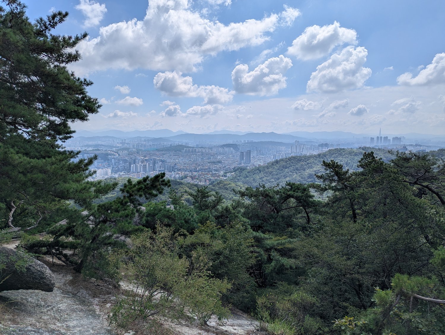 Allein auf den Bukhansan (und der Sinn der Augenbrauen)