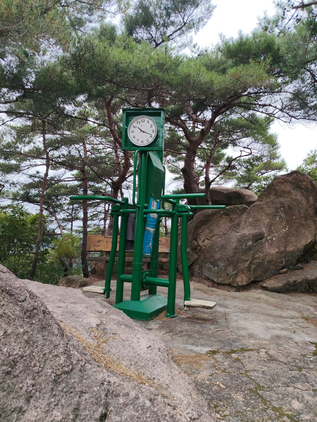 Allein auf den Bukhansan (und der Sinn der Augenbrauen)