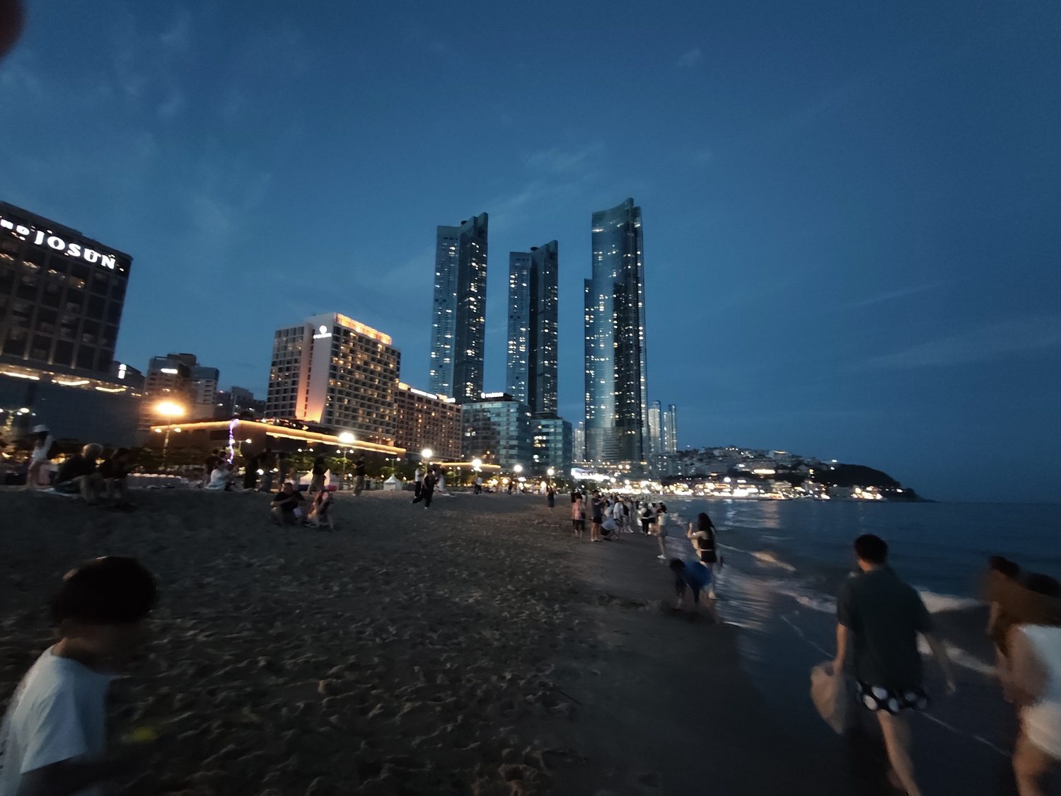 Busan bei Nacht – ein Hunde-Korso und zappelnde Aale
