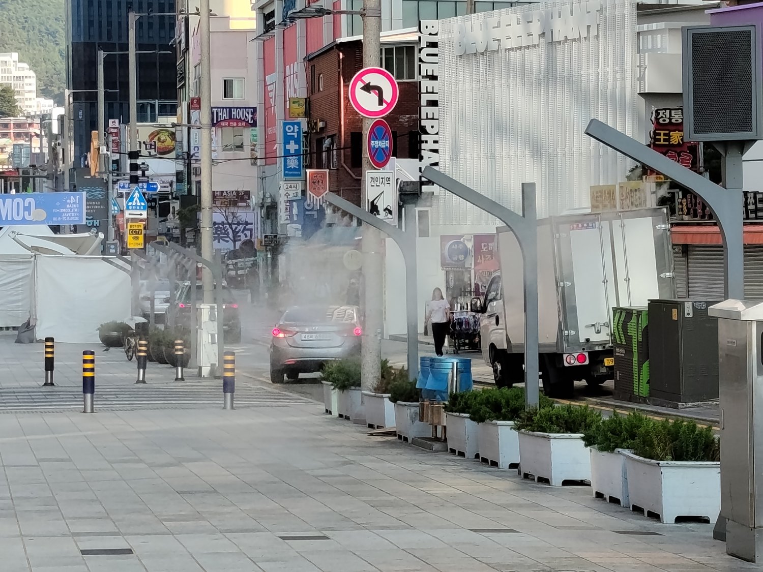 Abschied von Busan: Morgenstrand, ein Geschenk, kühler Nebel