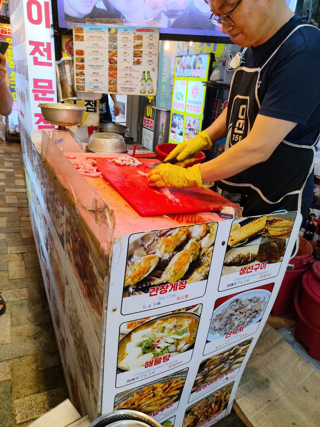 Busan bei Nacht – ein Hunde-Korso und zappelnde Aale