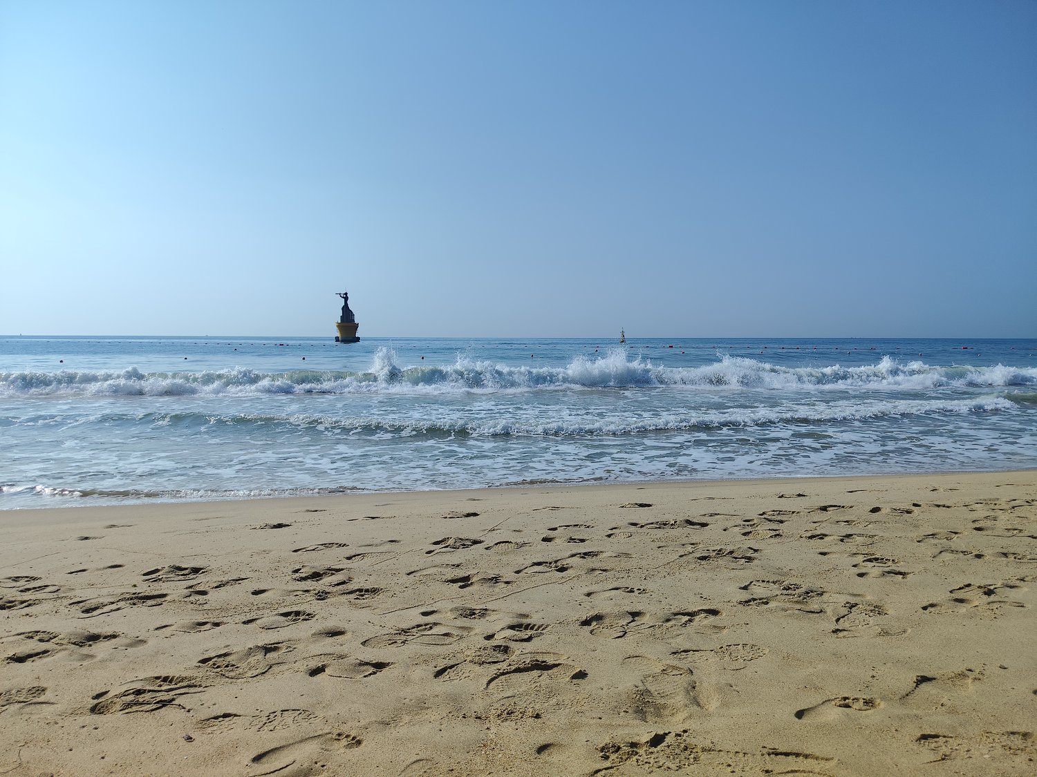 Abschied von Busan: Morgenstrand, ein Geschenk, kühler Nebel