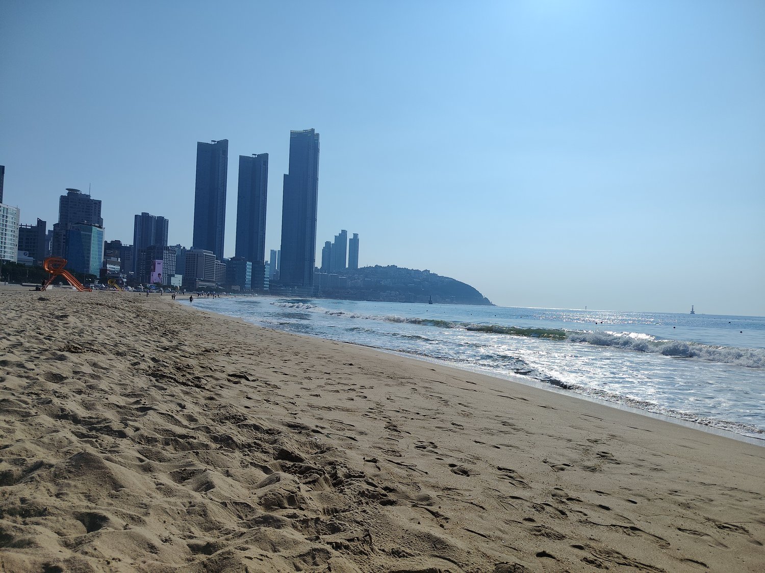 Abschied von Busan: Morgenstrand, ein Geschenk, kühler Nebel