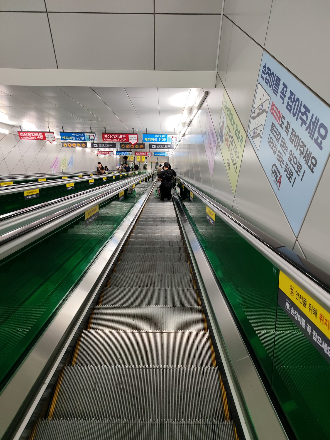 Hölle 1: Sieben Rolltreppen bis zum Licht