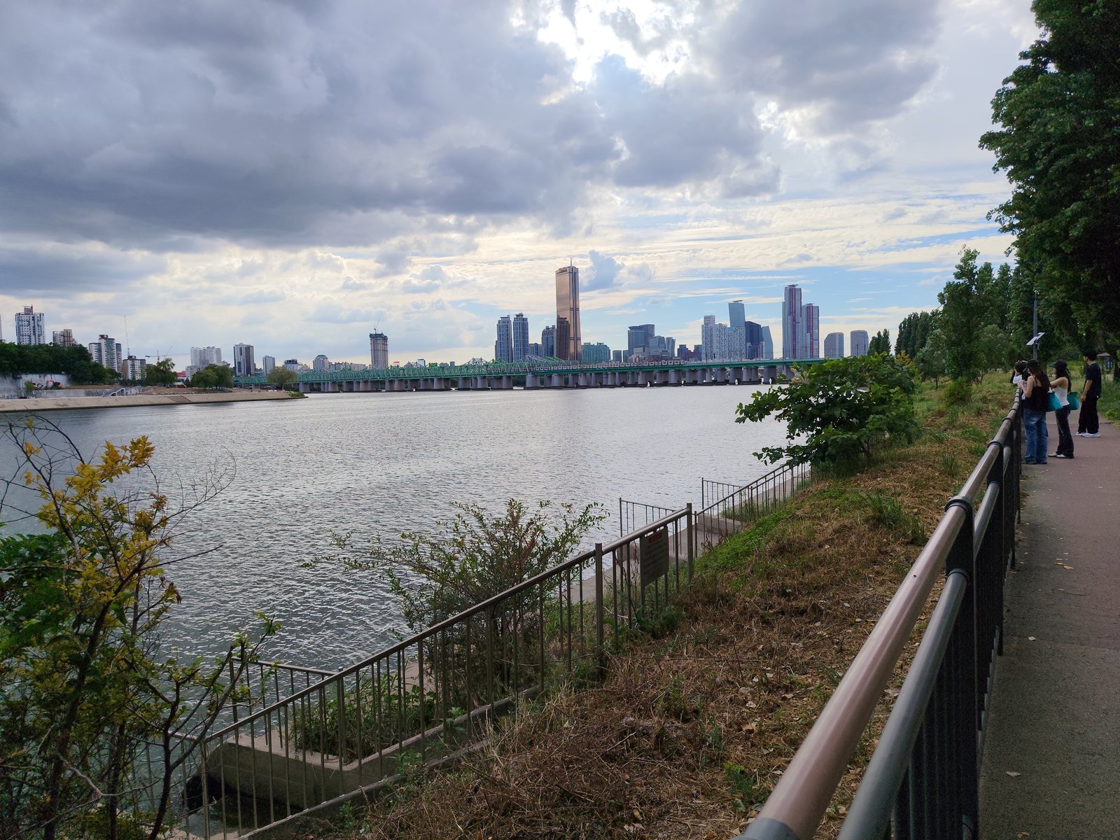 Bridge over Troubled Water – und zwei Elstern