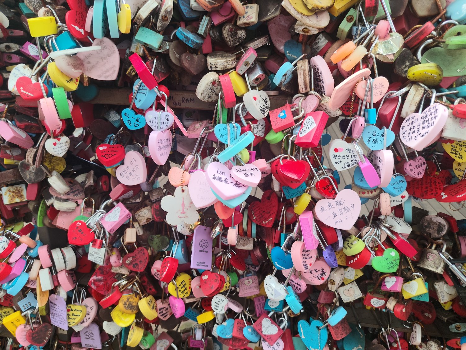 Hoch hinaus – der Seoul Tower und ein Wegweiser nach Hause